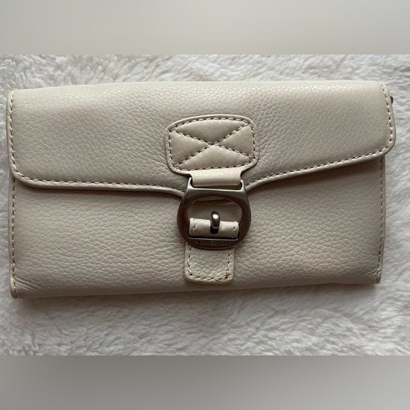 Michael Kors Wallet - Picture 1 of 7